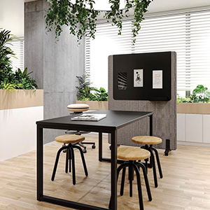 Bejot-Biophilic-Design-interieur-kantoorinrichting-Orte-Selva-Spin-krukken-akoestische-mobiele-wand-tafel-design-kantoorinrichting