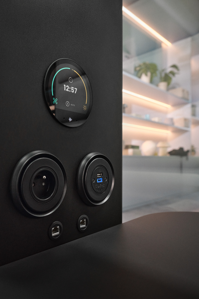 bemax-slimme-technologie-kantoor-trends-2025-kantoorinrichting-trends-interieur-ai-hushassistant