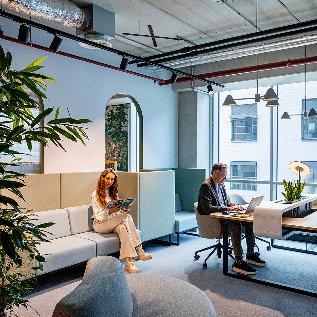 Be-Max-showroom-biophilic-design-kantoorinrichting-biofilia-interieur-kantoorinterieur-kantooroplossing-groen-natuur-projectinrichting-project-kantoorinspiratie-welzijn-kantooromgeving