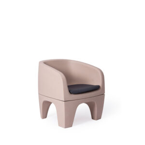 Bejot-gummy-bear-loungestoel-buitenstoel-stoel-fauteuil-beige-zitkussen