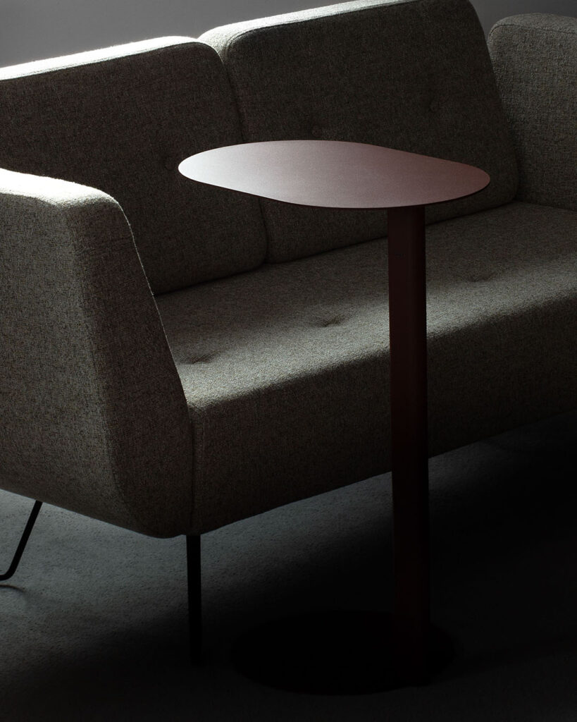 bejot-tables-ovall-ufloe-tafel-bank-zitbank