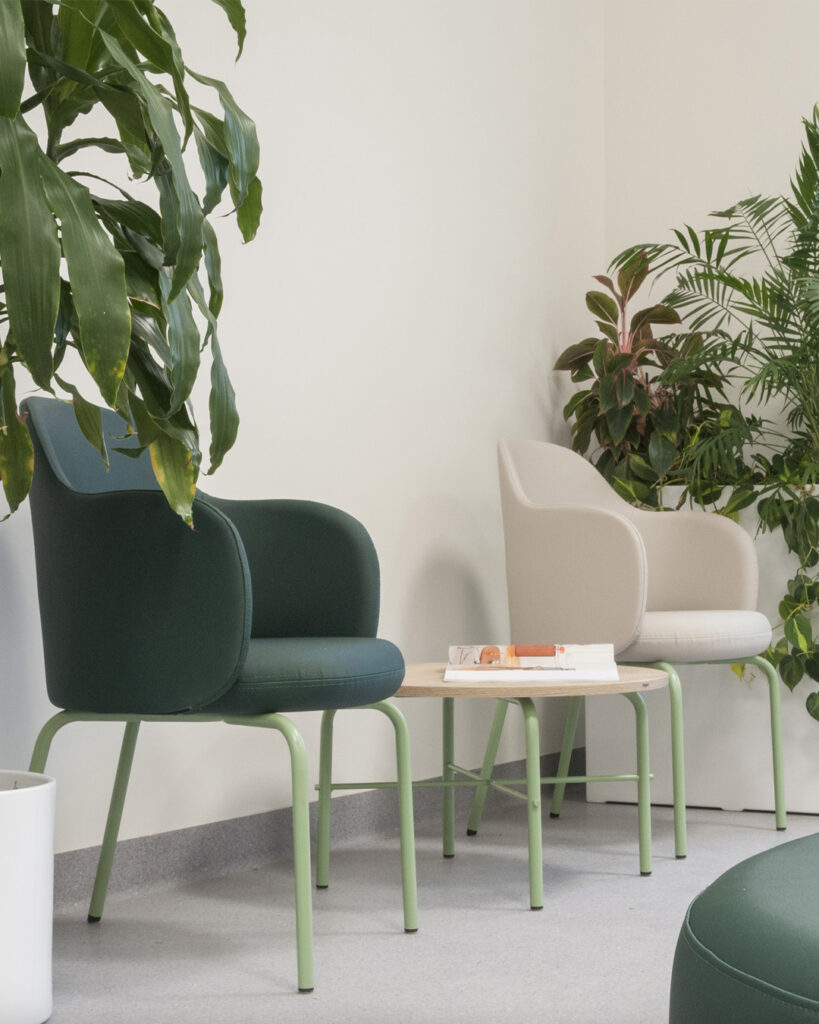 bemax-flos-loungestoel-stoel-wachtkamerstoel-wachtruimte-receptie-kantoor-interieur-meubilair-kantoorinrichting