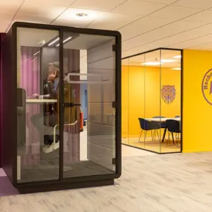 Akoestische cabines kantoor en kantoorinrichting