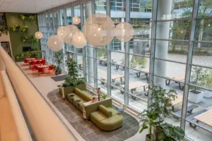 Bemax biophilc design project ontmoetingsplek vergaderruimte biofiel meubilair