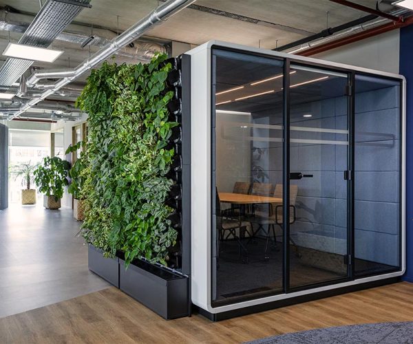 Mikomax-Hush-Meet-mobiele-akoestische-vrijstaande-vergaderruimte-vergader-unit-cabine-pod-kantooroplossing