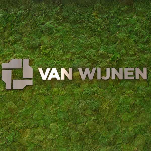 Be-Max-Office-Concepts-mosschilderij-logo-op-maat-mos-wand-moswand-groen-moslogo-kantoor