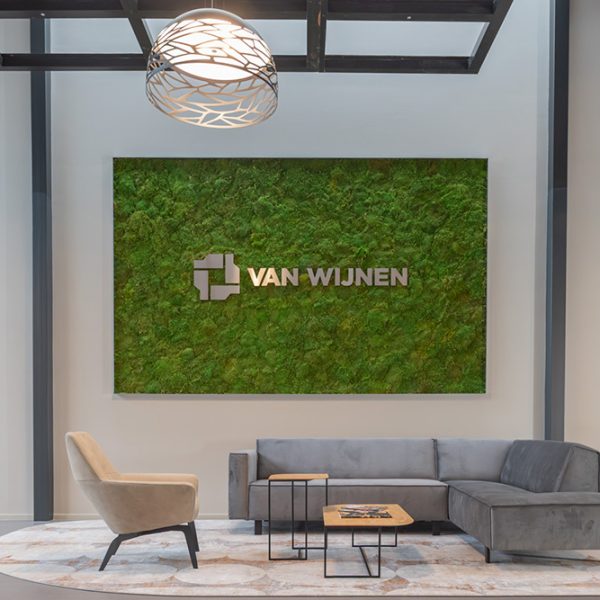 Be-Max-Office-Concepts-mosschilderij-logo-op-maat-mos-wand-moswand-groen-moslogo-kantoor