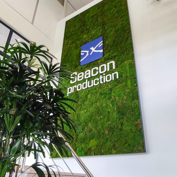 Be-Max-Office-Concepts-mosschilderij-logo-op-maat-mos-wand-moswand-groen-moslogo-kantoor