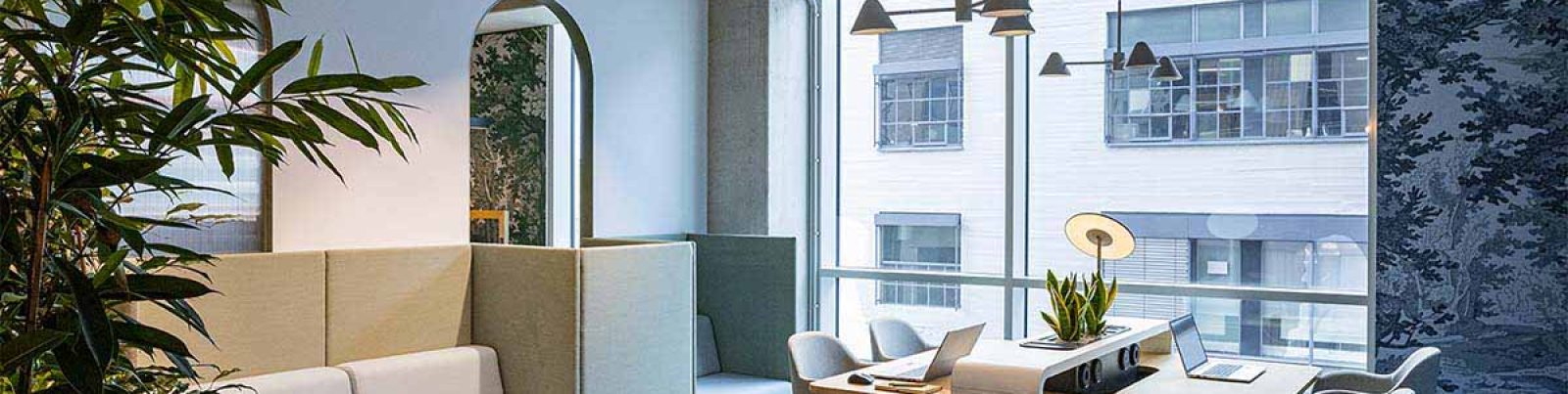 Be-Max-showroom-biophilic-design-kantoorinrichting-biofilia-interieur-kantoorinterieur-kantooroplossing-groen-natuur-projectinrichting-project-kantoorinspiratie-welzijn-kantooromgeving