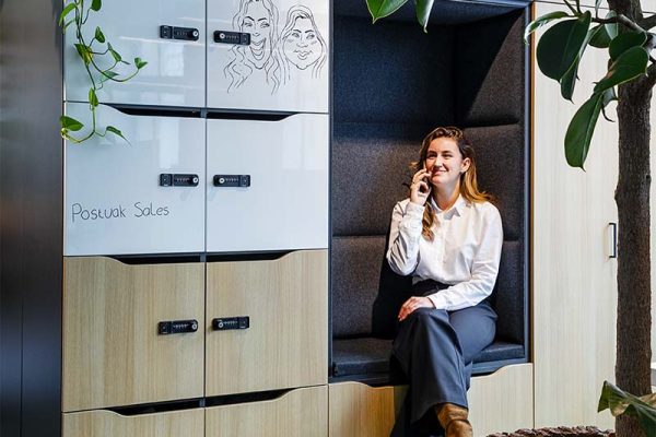 Be-Max-showroom-biophilic-design-kantoorinrichting-biofilia-interieur-kantoorinterieur-kantooroplossing-groen-natuur-projectinrichting-project-kantoorinspiratie-welzijn-kantooromgeving