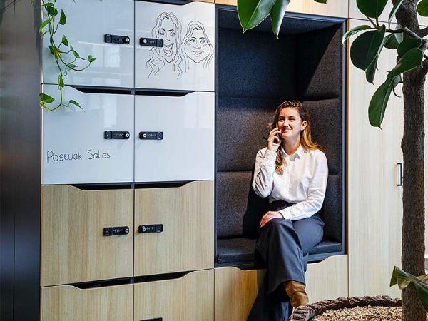 Be-Max-showroom-biophilic-design-kantoorinrichting-biofilia-interieur-kantoorinterieur-kantooroplossing-groen-natuur-projectinrichting-project-kantoorinspiratie-welzijn-kantooromgeving