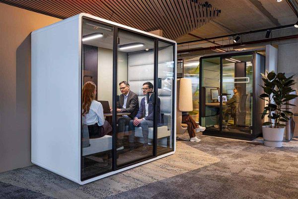 Be-Max-showroom-biophilic-design-kantoorinrichting-biofilia-interieur-kantoorinterieur-kantooroplossing-groen-natuur-projectinrichting-project-kantoorinspiratie-welzijn-kantooromgeving
