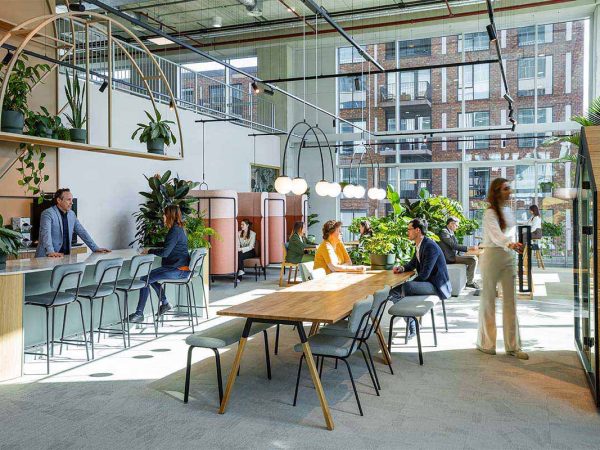 Be-Max-showroom-biophilic-design-kantoorinrichting-biofilia-interieur-kantoorinterieur-kantooroplossing-groen-natuur-projectinrichting-project-kantoorinspiratie-welzijn-kantooromgeving