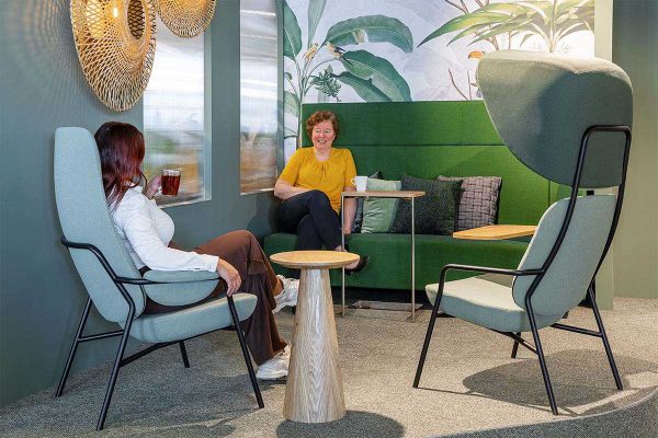 Be-Max-showroom-biophilic-design-kantoorinrichting-biofilia-interieur-kantoorinterieur-kantooroplossing-groen-natuur-projectinrichting-project-kantoorinspiratie-welzijn-kantooromgeving