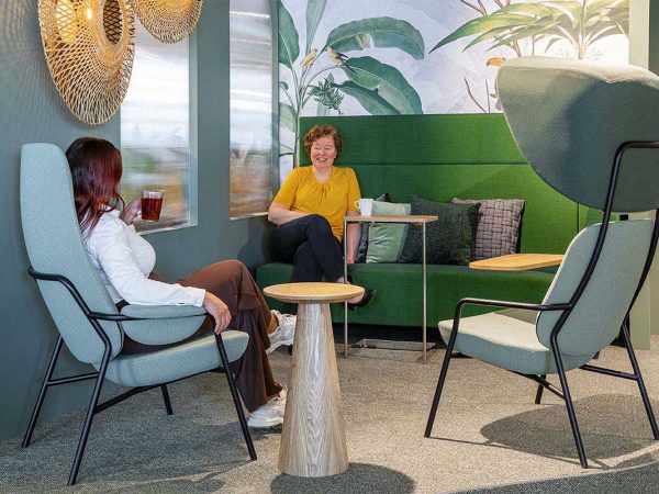 Be-Max-showroom-biophilic-design-kantoorinrichting-biofilia-interieur-kantoorinterieur-kantooroplossing-groen-natuur-projectinrichting-project-kantoorinspiratie-welzijn-kantooromgeving