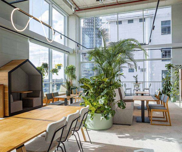 Be-Max-showroom-biophilic-design-kantoorinrichting-biofilia-interieur-kantoorinterieur-kantooroplossing-groen-natuur-projectinrichting-project-kantoorinspiratie-welzijn-kantooromgeving