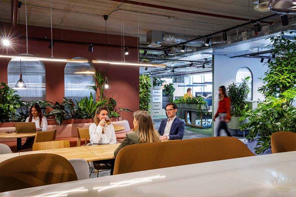 Be-Max-showroom-biophilic-design-kantoorinrichting-biofilia-interieur-kantoorinterieur-kantooroplossing-groen-natuur-projectinrichting-project-kantoorinspiratie-welzijn-kantooromgeving