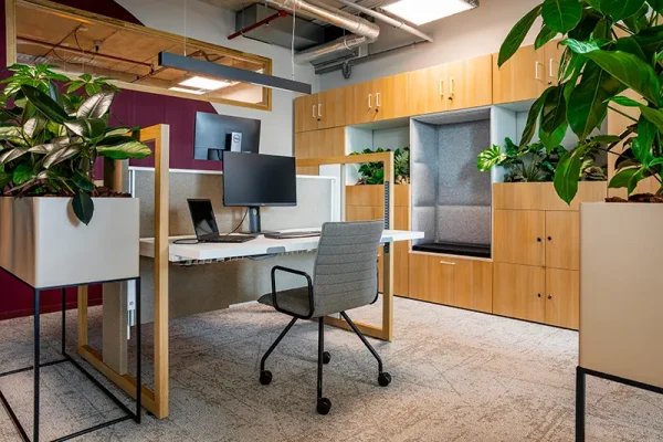 Be-Max-showroom-biophilic-design-kantoorinrichting-biofilia-interieur-kantoorinterieur-kantooroplossing-groen-natuur-projectinrichting-project-kantoorinspiratie-welzijn-kantooromgeving