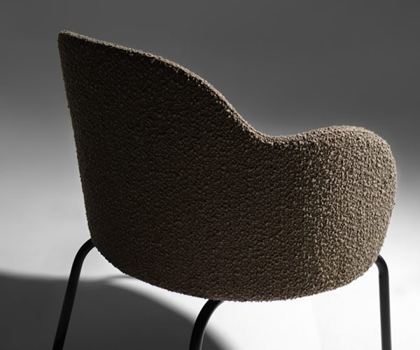 Bejot-flos-loungestoel-valentijnsdag-vergaderstoel-vergaderoplossing-rood-kantoorinterieur-kantoormeubilair