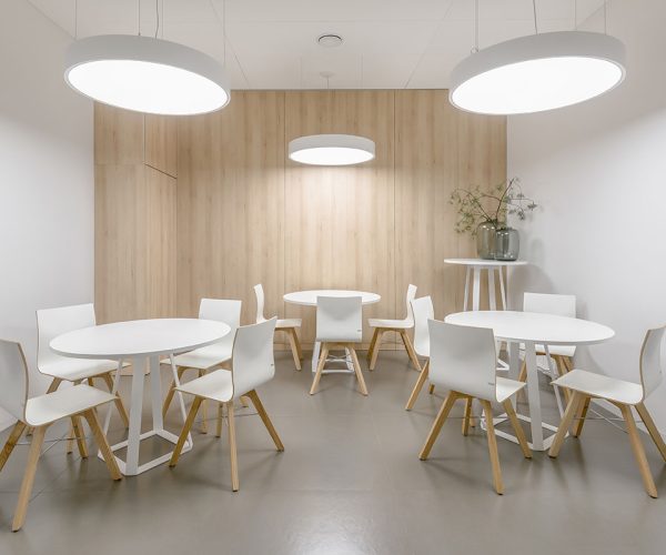 Bejot-Orte-vergaderstoel-kantoorstoel-barstoelen-wachtbank-tafels