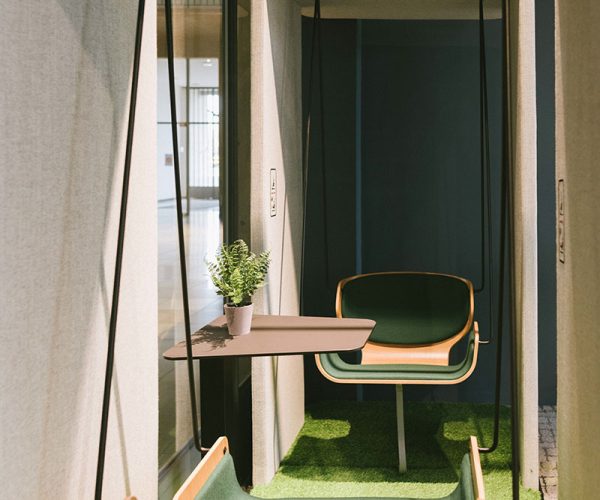 Bejot-SocialSwing-Biophilic-design--kantoor-schommel