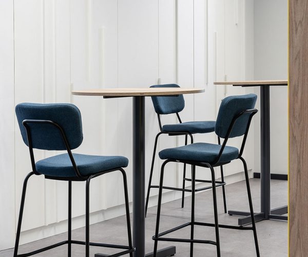 Bejot-Table-Cross-verstelbare-kantoor-tafels-hoog-laag-horecatafels-meubilair