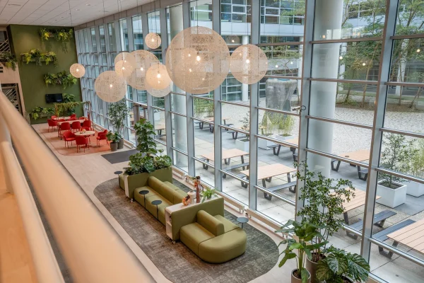 Be-max biophilc design project ontmoetingsplek vergaderruimte biofiel meubilair
