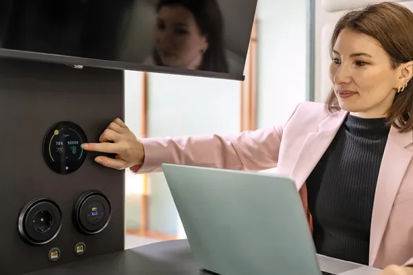 Hushoffice Hushfree M 4-persoons akoestische cabine voor focus en samenwerking