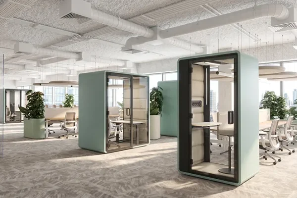 Hushoffice Hushfree Work akoestische kantoorcabine met ergonomische werkplek