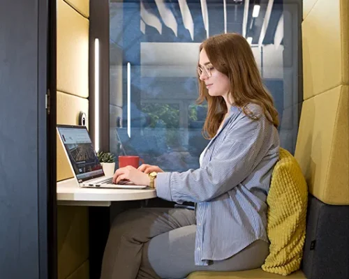 Hushoffice Hushhybrid akoestische werkplek voor op kantoor