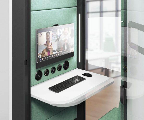 Hushoffice-Mikomax-Hush-Hyrbid-kantoormeubelen-akoestische-werkplek-vergaderruimte-hybride-werken-kantoorpod-vergaderunit