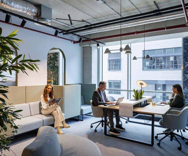 Hushoffice-hushspot-vergadertafel-flexwerkplek-bureau-hybride-werkplek