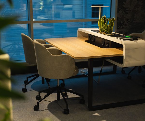 Hushoffice-hushspot-vergadertafel-flexwerkplek-bureau-hybride-werkplek