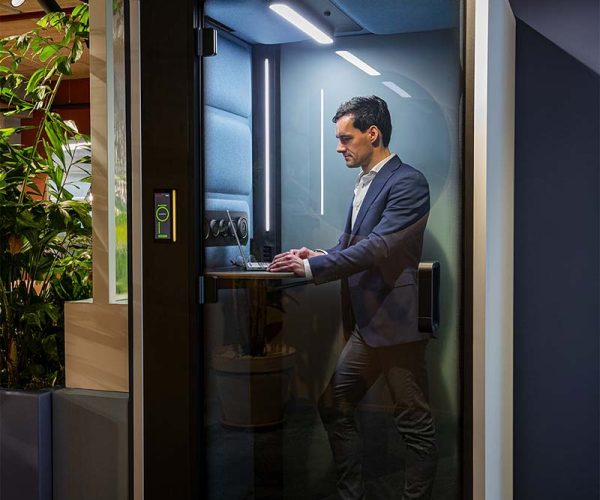 Mikomax-Hushoffice-HushFree-nieuw_vergaderunit-concentratie-akoestische-hybride-werkplek-unit