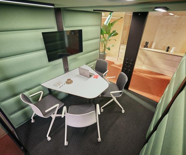 Mikomax-Hushoffice-HushFree-nieuw_vergaderunit-concentratie-akoestische-hybride-werkplek-unit
