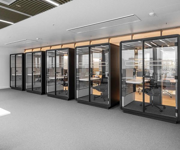 Mikomax-Hushoffice-hushWork-akoestische-werkplek-rustige-werkplekken-kantoor-cabine