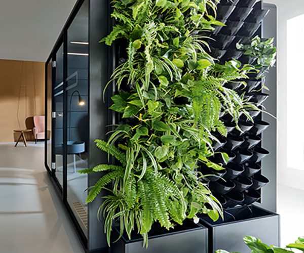 Mikomax-hushoffice-green-wall-groene-wand-muur-biophilic-design-groen-kantoor-kantooromgeving