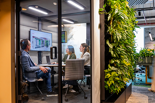 hushoffice-hushfree.l-akoestische-unit-akoestiek-vergaderen-vegaderoplossing-kantooroplossing-pod-vergaderruimte