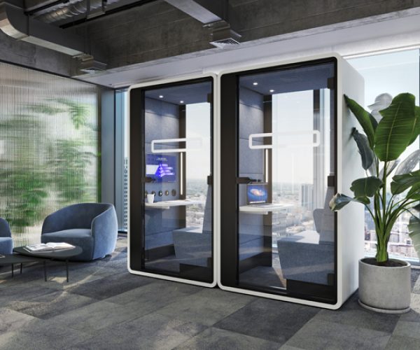 Hushoffice-Mikomax-Hush-Hyrbid-kantoormeubelen-akoestische-werkplek-vergaderruimte-hybride-werken-kantoorpod-vergaderunit